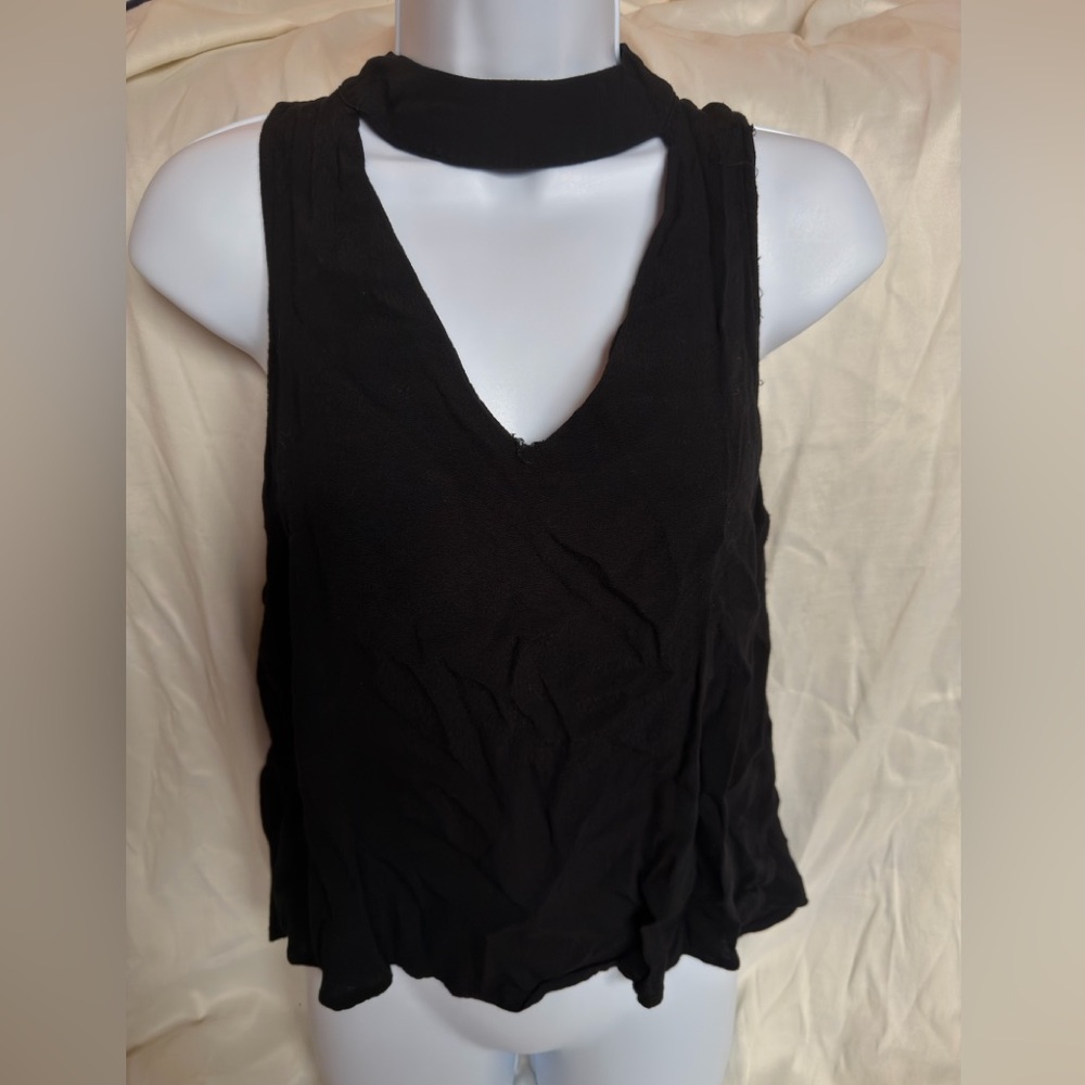 Black Sleeveless V-Neck Top